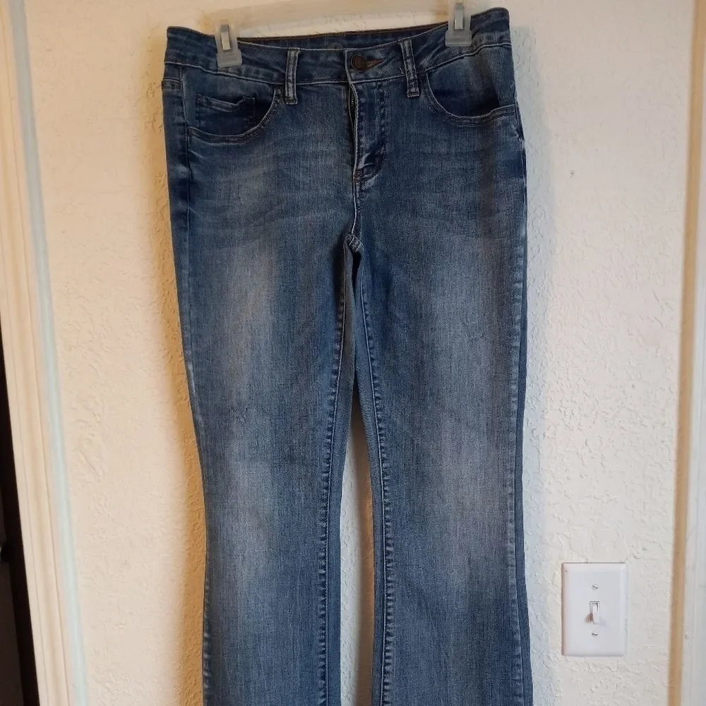 SO DISTRESSED FLARE/BOOTCUT JEANS